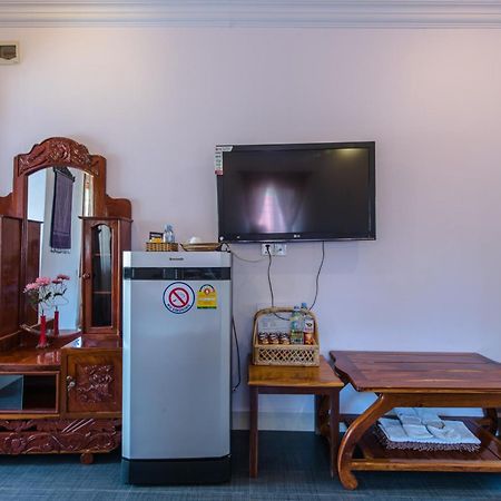 Delux Villa Battambang Exteriör bild