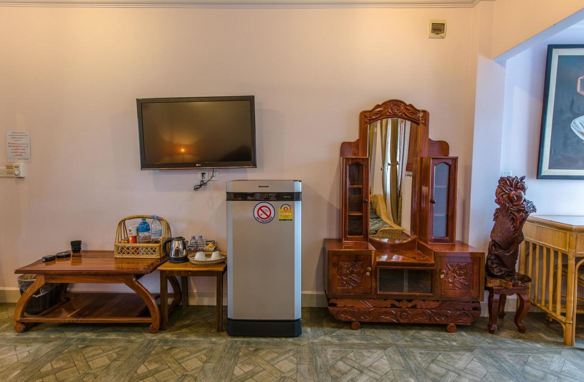 Delux Villa Battambang Exteriör bild