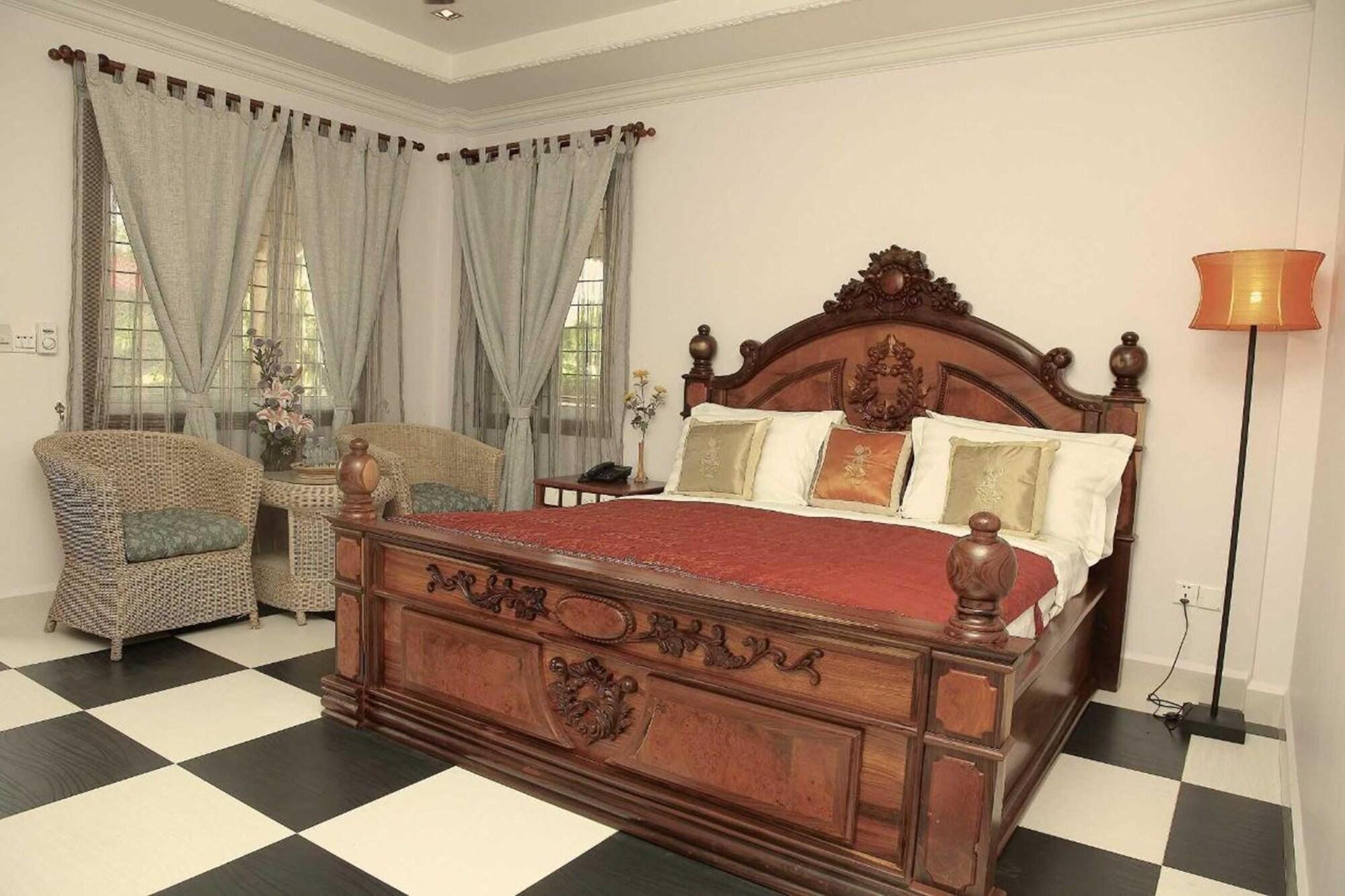 Delux Villa Battambang Exteriör bild