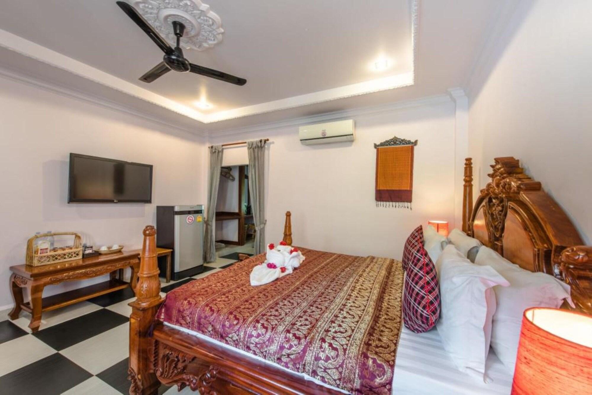 Delux Villa Battambang Exteriör bild