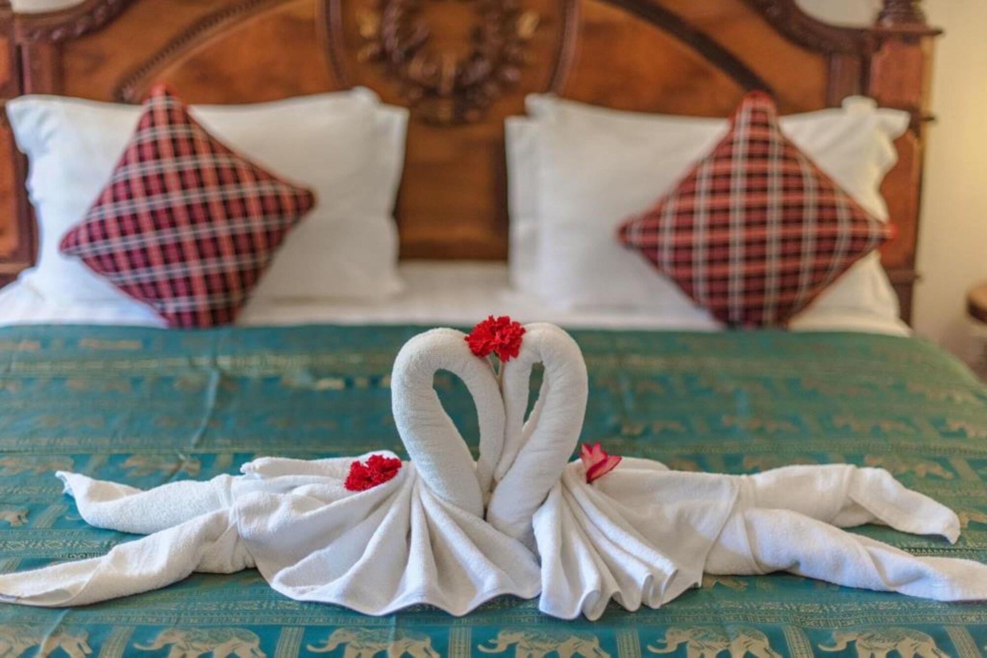 Delux Villa Battambang Exteriör bild