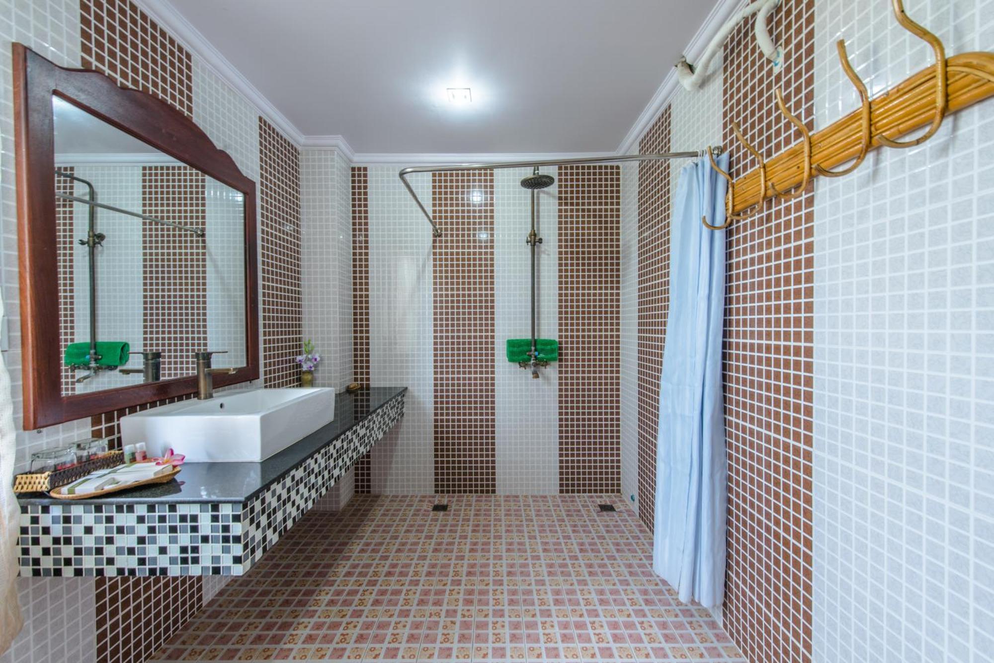 Delux Villa Battambang Exteriör bild