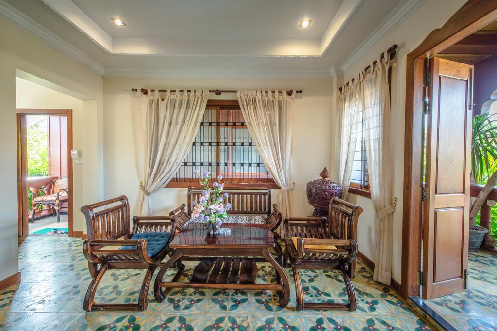 Delux Villa Battambang Exteriör bild