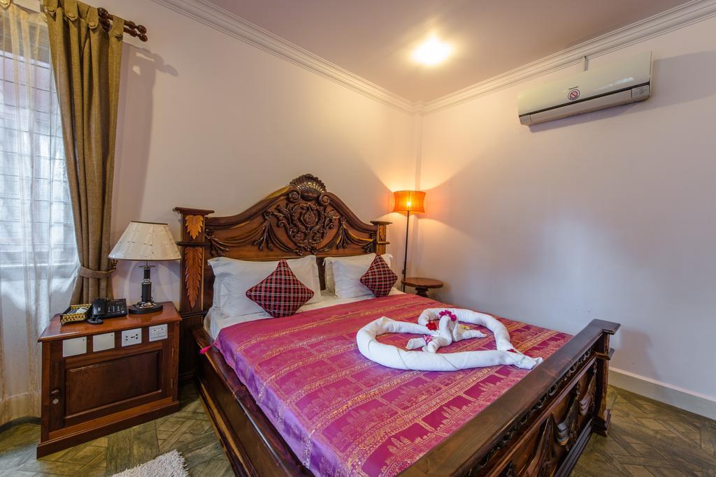 Delux Villa Battambang Exteriör bild