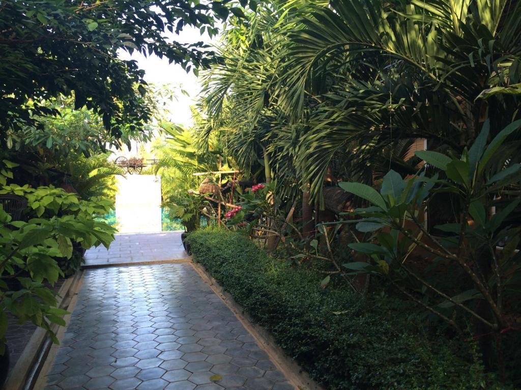 Delux Villa Battambang Exteriör bild