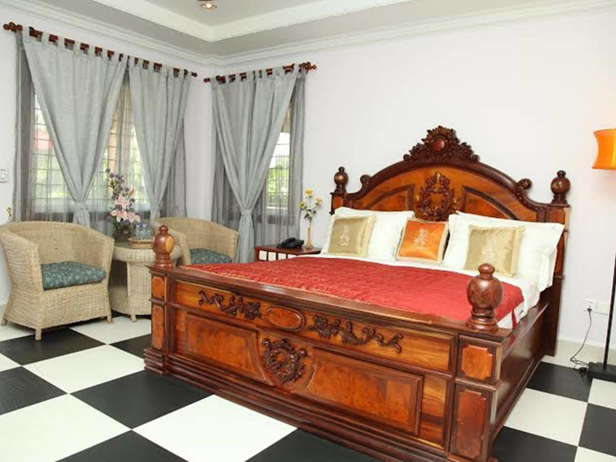 Delux Villa Battambang Exteriör bild