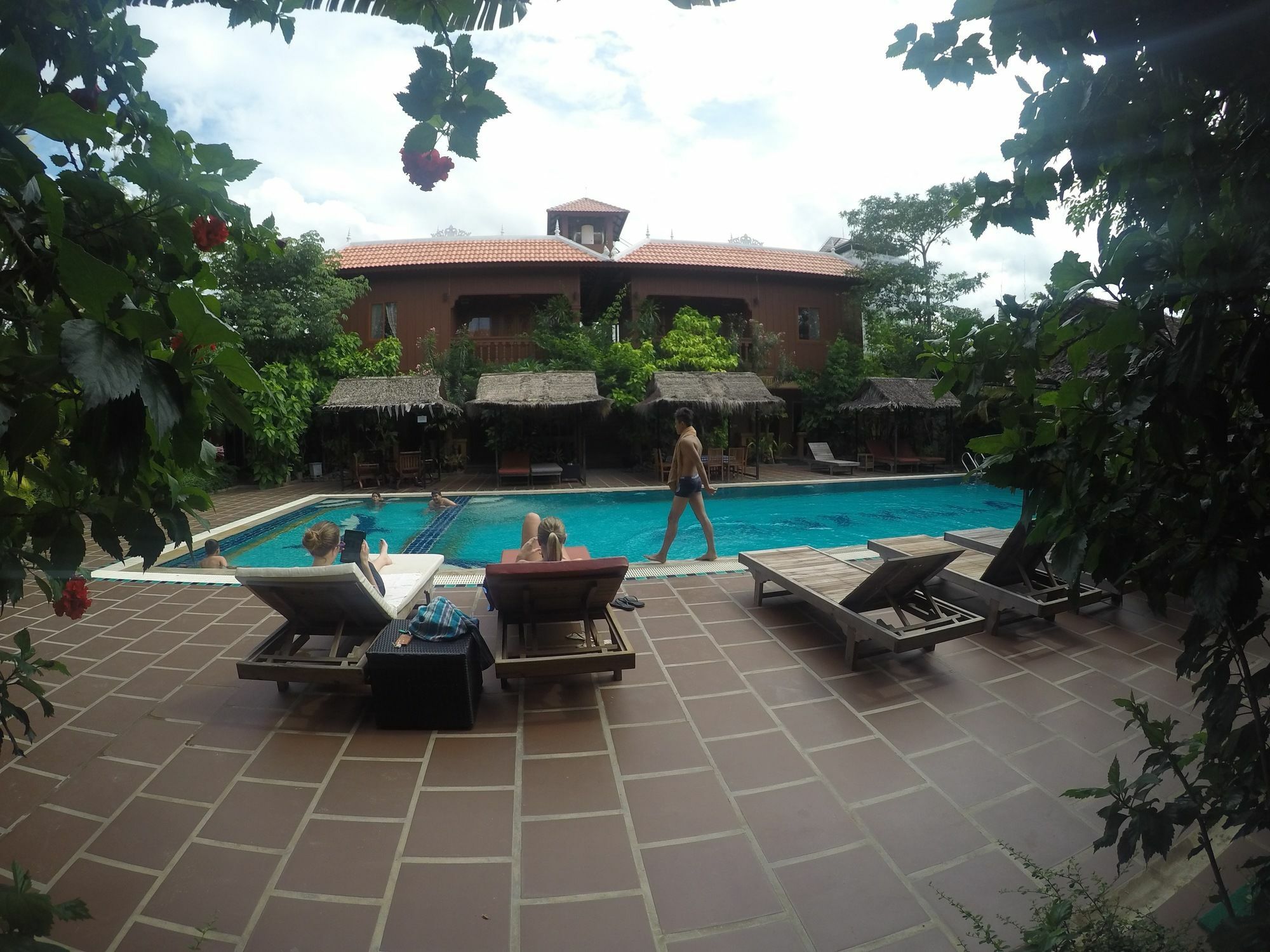 Delux Villa Battambang Exteriör bild