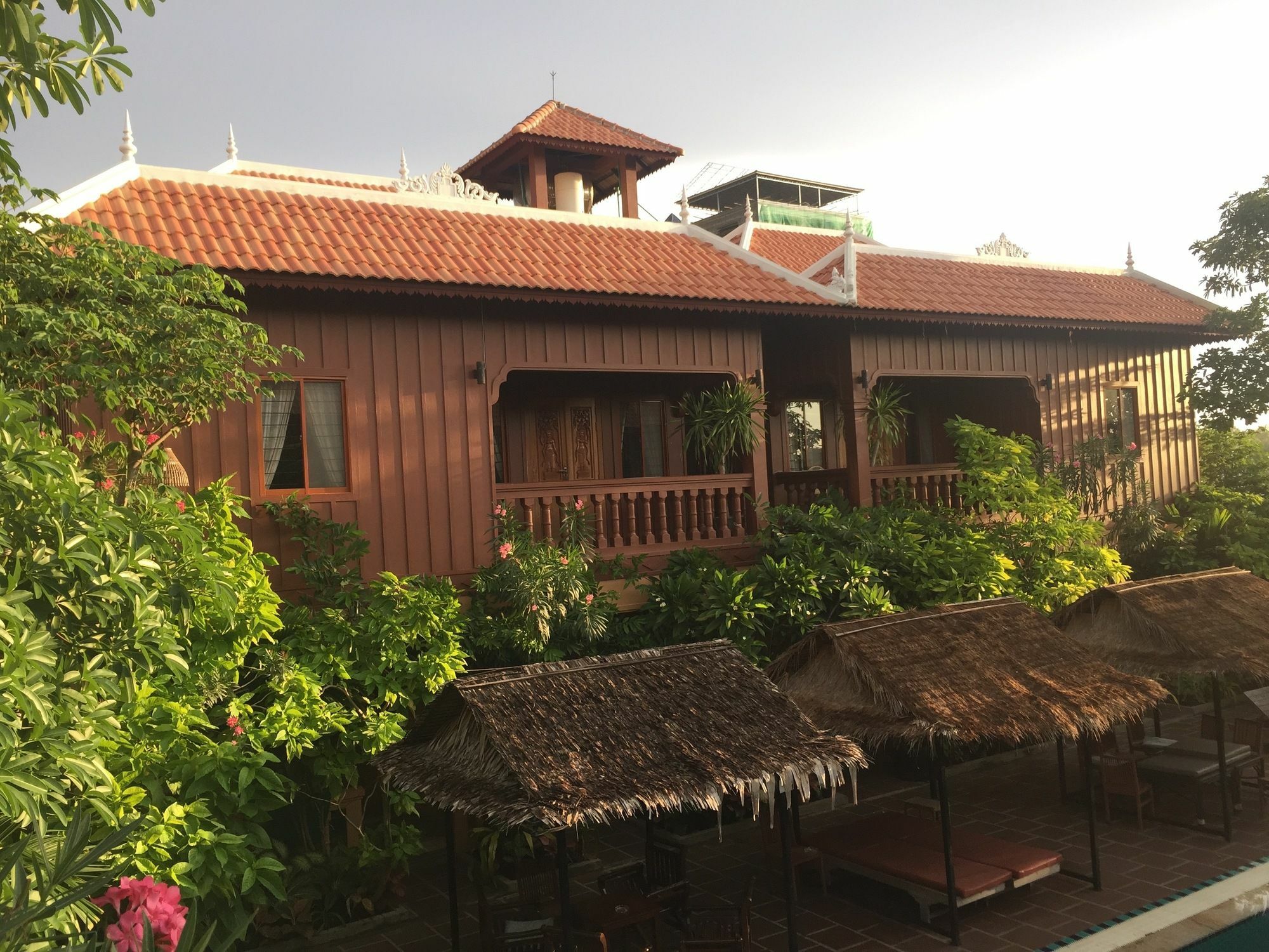 Delux Villa Battambang Exteriör bild