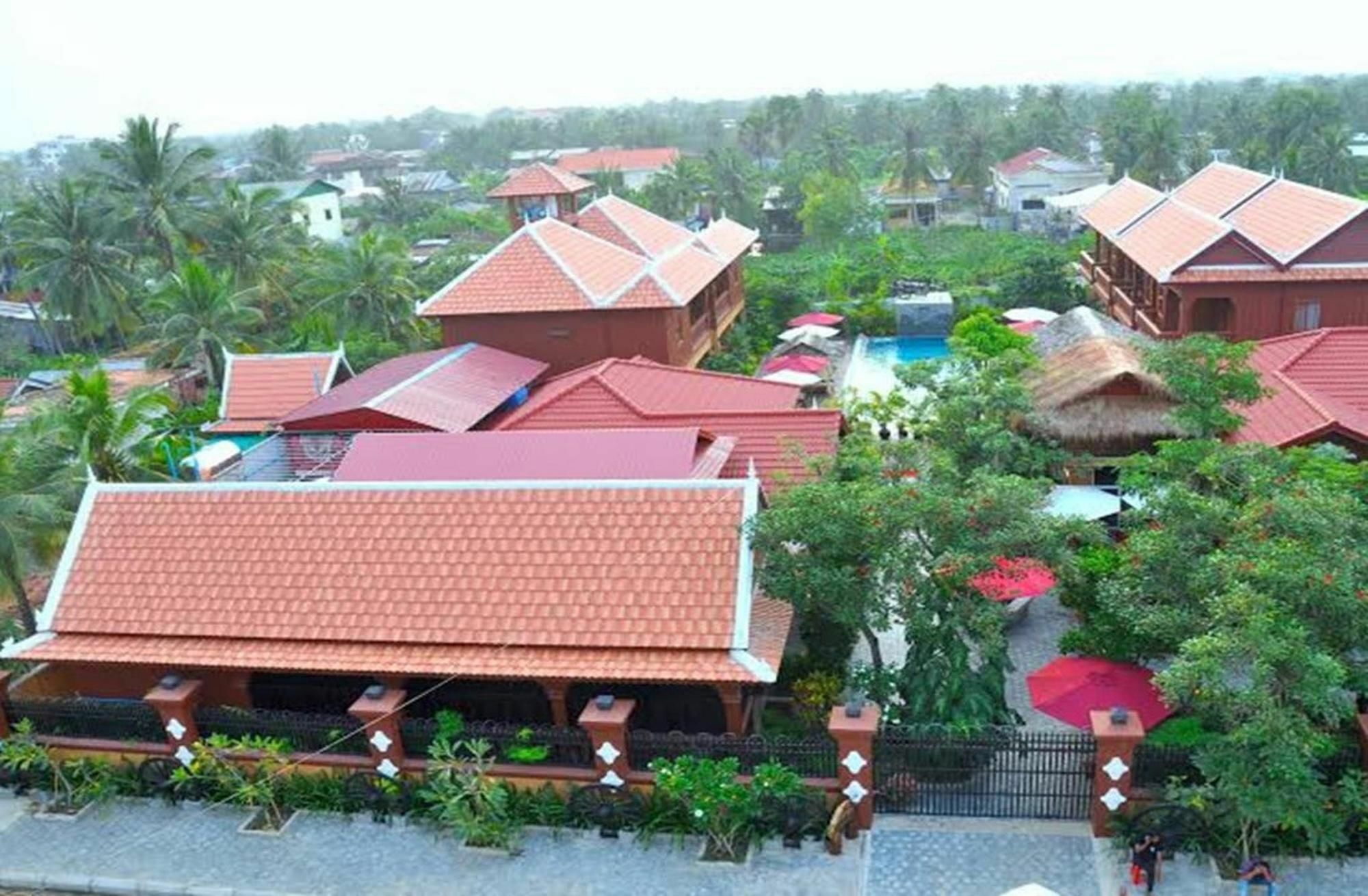 Delux Villa Battambang Exteriör bild